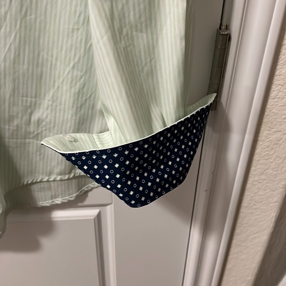 Cinch button down - Picture 3 of 3